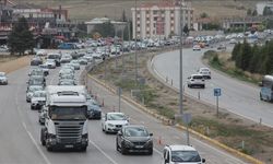 "Kilit kavşak" Kırıkkale'de bayram öncesi trafik yoğunluğu başladı