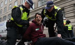 Londra'da Gazze saldırılarını protesto eden eylemciler gözaltına alındı