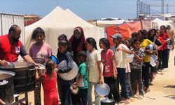 Türk Kızılay, Gazze'de günlük 15 bin kişiye sıcak yemek çıkarıyor