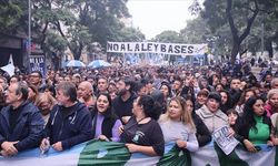 Arjantin'de Milei hükümeti karşıtı şiddetli protestolarda 40 kişi yaralandı