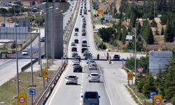 "Kilit kavşak" Kırıkkale'de bayram tatili dönüşü hareketliliği devam ediyor