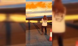 Londra'da çevre eylemcileri,  özel jetleri turuncuya boyadı