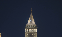 İstanbul'da hilal, Galata Kulesi ile güzel görüntü oluşturdu