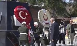 Cumhurbaşkanı Erdoğan, KKTC'de Atatürk Anıtına çelenk sundu