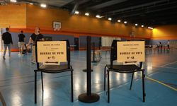 Fransa'da aşırı sağın güçlendiği ilk turun ardından diğer partiler işbirliğine gidiyor