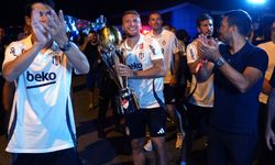Süper Kupa şampiyonu Beşiktaş'a Ümraniye'de coşkulu karşılama