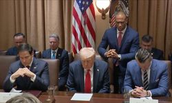 Trump, ilk kabine toplantısına dua ederek başladı