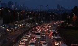 İstanbul'da haftanın ilk gününde trafikte yoğunluk yaşanıyor