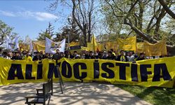 Fenerbahçe taraftarından başkan Ali Koç ve yönetime istifa çağrısı