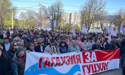 Gagavuzya Özerk Bölgesi’nde binlerce kişi hak talebi için miting yaptı