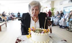 İlk doğum gününü 100. yaşında kutladı