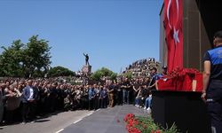 Manisa Büyükşehir Belediye Başkanı Zeyrek için belediye önünde tören düzenlendi