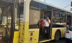 Üsküdar'da kırmızı ışıkta duramayan İETT otobüsü, başka bir İETT otobüsüne çarptı
