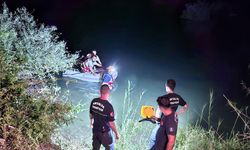 Antalya'da su seviyesi yükselen ırmakta mahsur kalan 3 kişi kurtarıldı