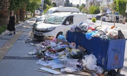 İzmir'de belediye işçilerinin iş bırakma eylemi sürüyor