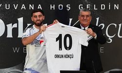 Orkun Kökçü, 20 bin taraftarın önünde sözleşme imzaladı