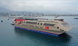 Depremzede öğrencilere okul olan gemi olası afetler için hazır bekletilecek