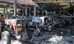 Diyarbakır'da çıkan yangında 3 iş yeri ve 19 traktör kullanılamaz hale geldi