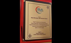 NİHAT İLİKCİOĞLU’NA PLAKET TAKDİM EDİLDİ