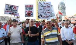 Arnavutluk'ta Zvernec'teki turizm projesine karşı gösteriler sürüyor