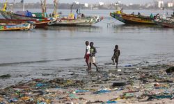 Batı Afrika'nın simge körfezlerinden biri plastik kirliliğiyle mücadele ediyor