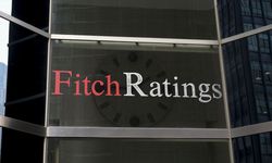 Fitch, Hürmüz Boğazı'nın açılmasıyla petrol piyasasında arz fazlası oluşacağını öngörüyor