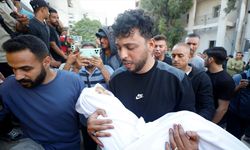 İsrail'in ateşkese rağmen Gazze'ye düzenlediği saldırılarda son 24 saatte 8 kişi hayatını kaybetti