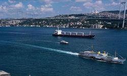 İstanbul Boğazı'nda gemi trafiği askıya alındı