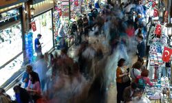 Mısır Çarşısı 400 yıla yaklaşan tarihiyle İstanbul'un ticaret hafızasını yaşatıyor
