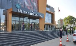 Silifke Belediyesine yönelik operasyonda Belediye Başkanı Turgut ve 17 şüpheli gözaltına alındı