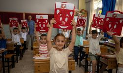 Yaklaşık 18 milyon öğrenci karnelerini alarak yaz tatiline girdi