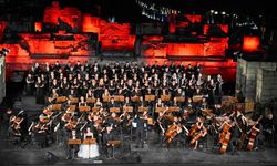 'Carmina Burana' kantatı Efes Opera ve Bale Festivali'nde sanatseverlerle buluştu