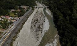 Fransa'da haftalardır süren aşırı sıcaklar nehirlerin su seviyesini düşürdü