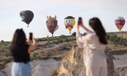 Kapadokya Balon Festivali, 30 figürlü balonun gösteri uçuşuyla başladı