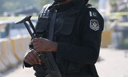 Pakistan'da yolcu otobüsünün uçuruma yuvarlandığı kazada 40 kişi hayatını kaybetti