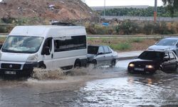 Adana'da sağanak ve şiddetli rüzgar etkili oldu
