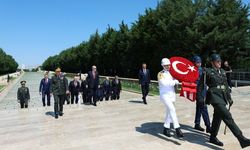 Cumhurbaşkanı Erdoğan başkanlığındaki YAŞ üyeleri Anıtkabir'i ziyaret etti