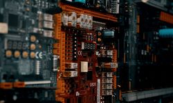 Endüstriyel Sistemlerde Elektronik Kart ve Otomatik Kapı Onarımı Üretim Sürekliliğini Destekliyor