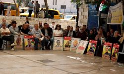 Filistinliler, Gazze halkı ve İsrail hapishanelerindeki esirlerle dayanışmak amacıyla gösteriler düzenledi
