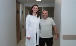 İki kez felç geçiren hasta rehabilitasyonla yeniden yürüdü