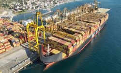 Asyaport'ta tek gemi uğrağında 22 bin 896 TEU konteyner elleçleme ile Türkiye rekoru kırıldı
