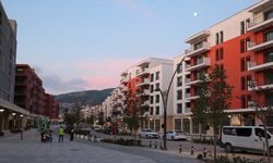 Depremlerde yıkımın yaşandığı Hatay'daki Atatürk Caddesi yeni iş yerleriyle hareketlendi