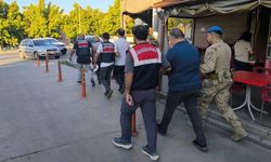 İzmir'de FETÖ operasyonunda 21 şüpheli yakalandı