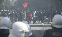 Arnavutluk'ta devam eden gösterilerde polis ve eylemciler karşı karşıya geldi