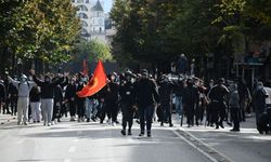 Arnavutluk'ta öğrencilerin eğitim koşullarının iyileştirilmesi talebiyle düzenlediği gösteriler sürüyor