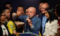 Brezilya'da Lula da Silva dördüncü kez devlet başkanı seçildi