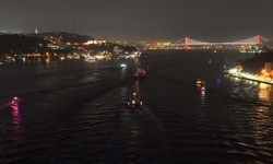 İstanbul Boğazı'nda gemi trafiği arızalanan tanker nedeniyle askıya alındı