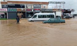 Mersin'de sağanak su baskınlarına neden oldu