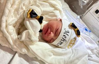 Sağlık Bakanı Koca'dan Defne Devlet Hastanesi'nde doğan ilk bebeğin fotoğrafı