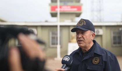Bakan Akar: Hudutlardan herhangi bir kaçak geçişe asla müsaade etmeyiz
